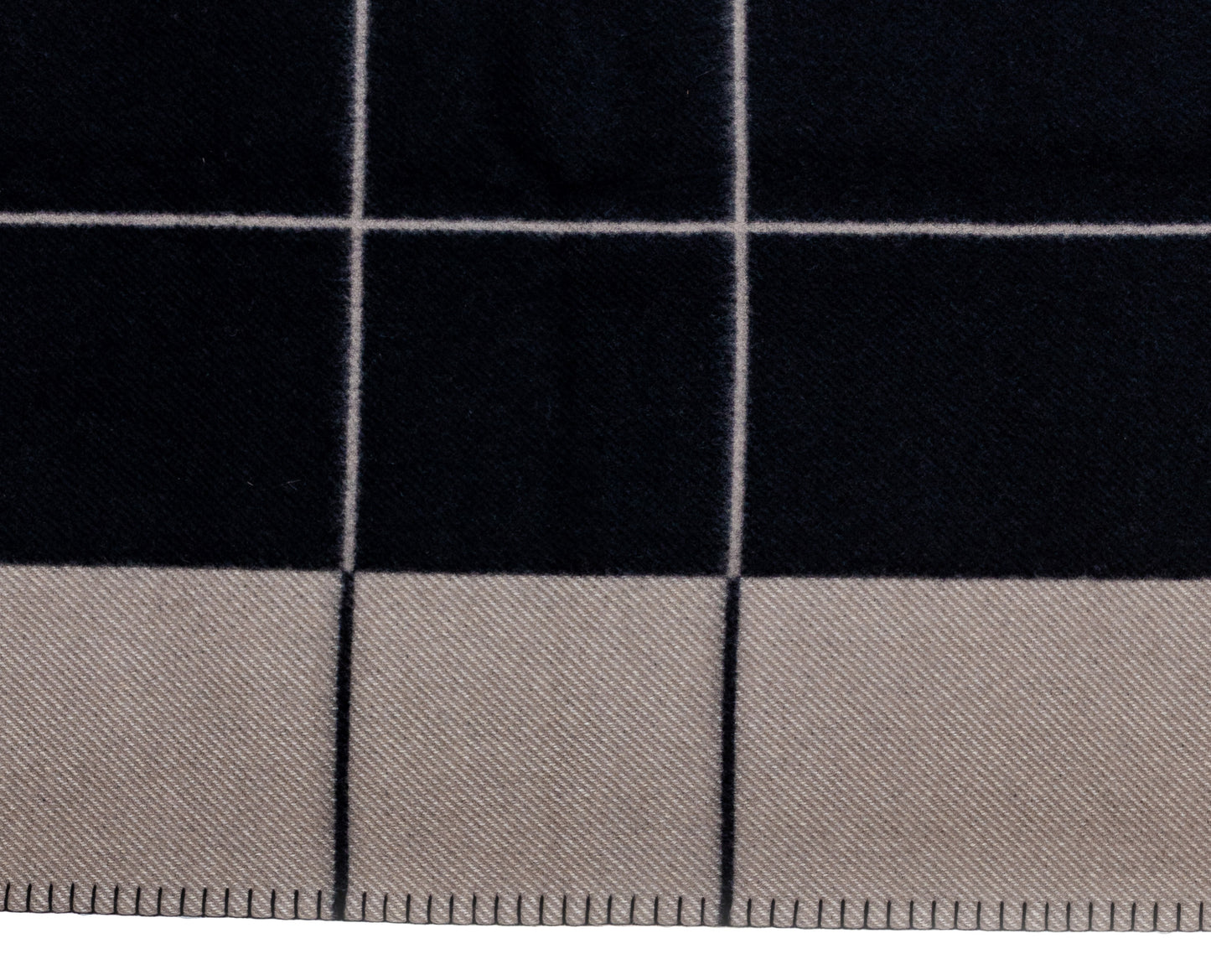 Hermès Throw Plaid Blanket Avalon III Throw Blanket Plaid - Noir Écru Gris - NWCT - 2504181300