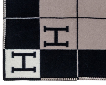 Hermès Throw Plaid Blanket Avalon III Throw Blanket Plaid - Noir Écru Gris - NWCT - 2504181300