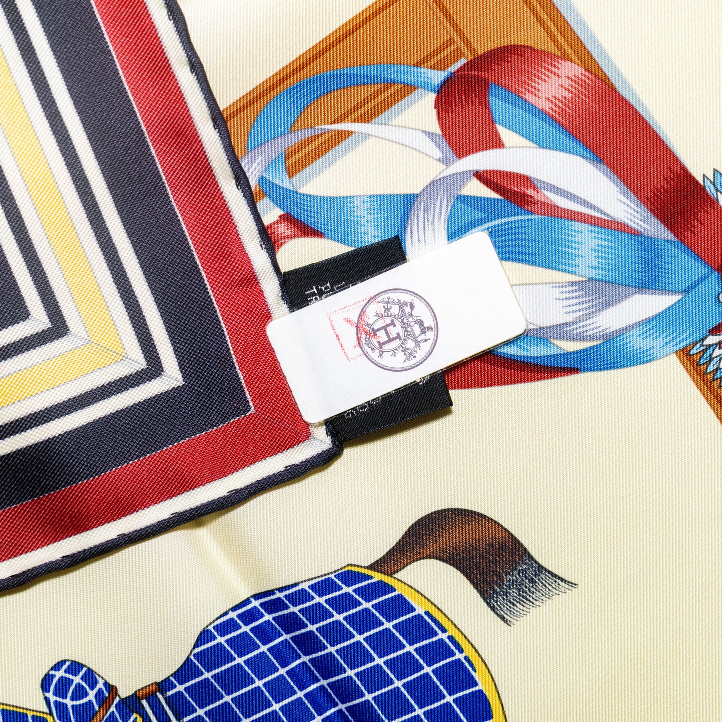 Hermes Scarf 90 Couvertures et Tenues de Jour - Creme Rouge Bleu - NWST - 2601291059