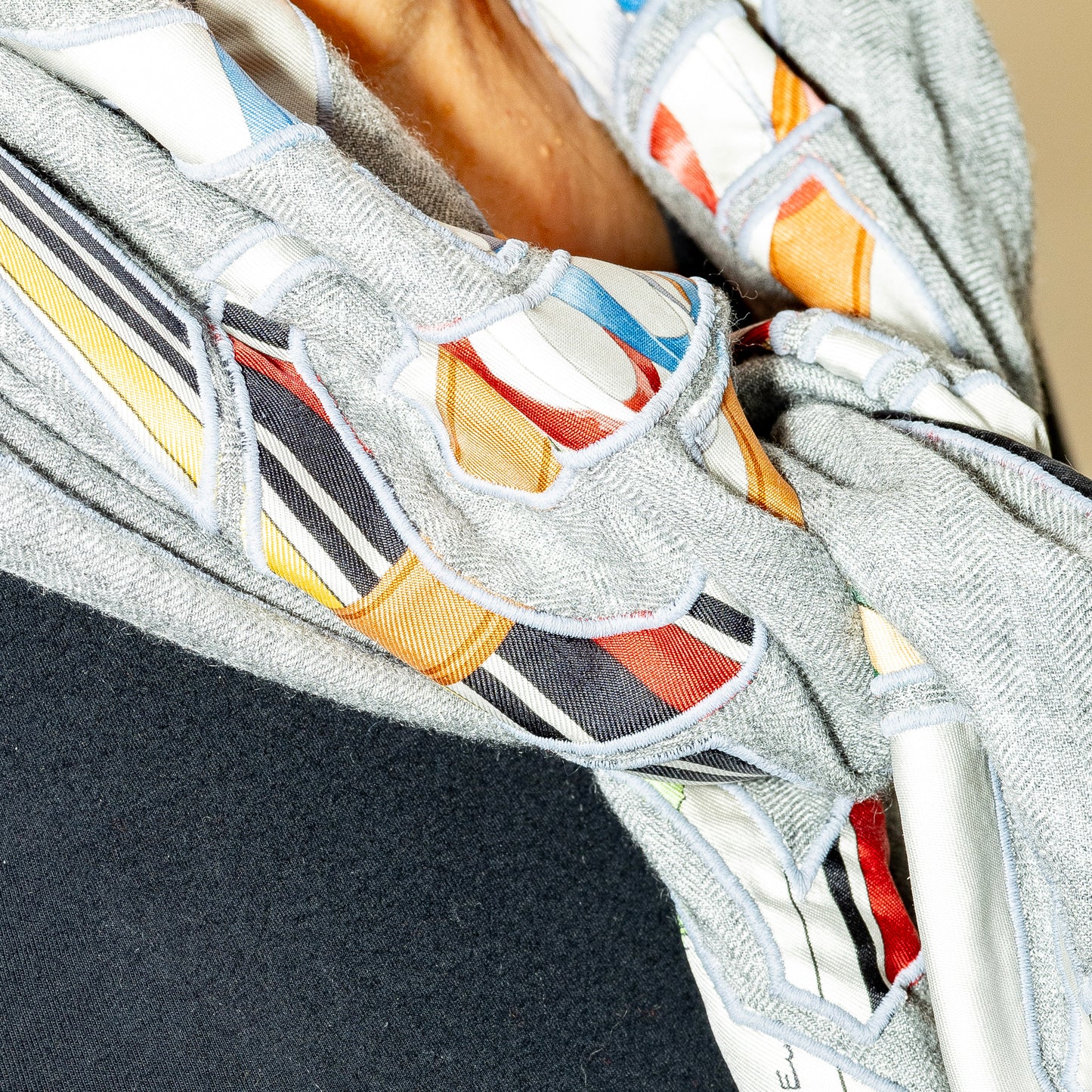 Eperons d'Or et Couvertures et Tenues de Jour - CS90 - Gris Fonce Claire - Ornementation - NWST - 2607011301